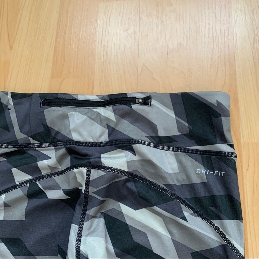 Nike Dri-Fit Leggings Size Small - Picture 5 of 9
